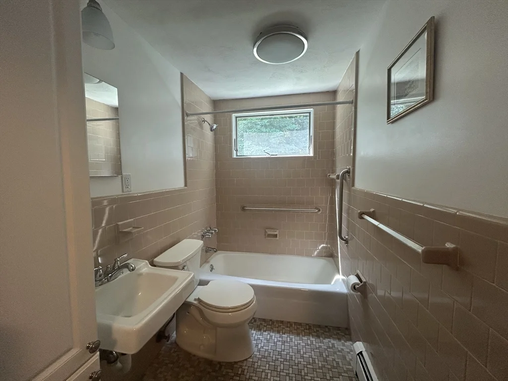 2 bed, 1 bath apartment for rent at 30 South St Unit B, North Attleboro — photo 9 of 14