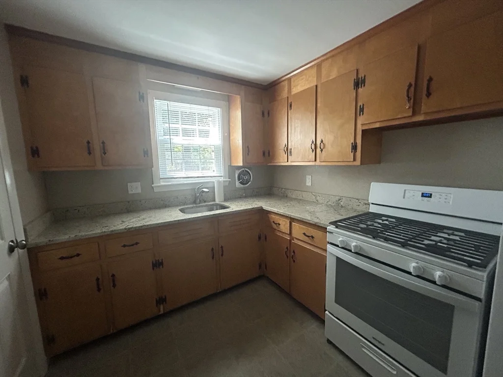 2 bed, 1 bath apartment for rent at 30 South St Unit B, North Attleboro — photo 4 of 14