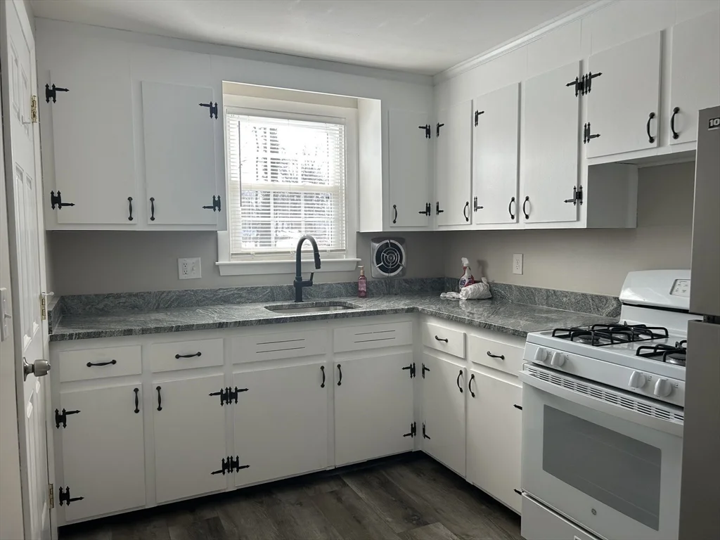 2 bed, 1 bath apartment for rent at 30 South St Unit D, North Attleboro — photo 3 of 20