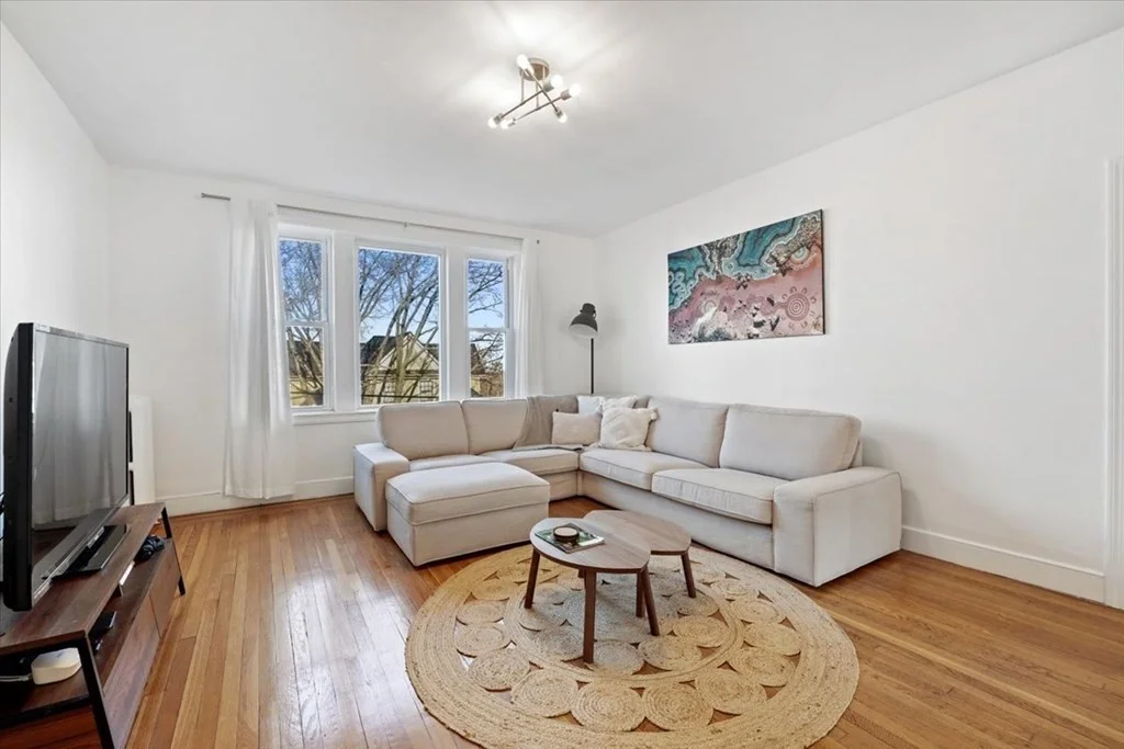 3 bed, 1 bath apartment for rent at 30 Summit Ave Unit 3, Brookline — photo 2 of 17
