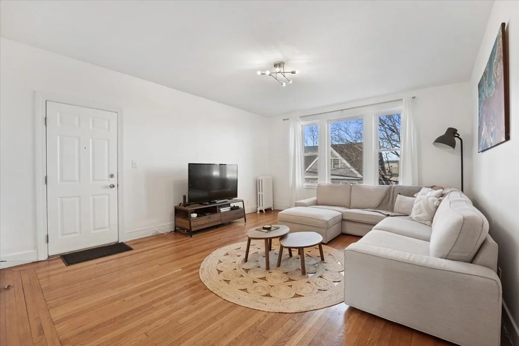3 bed, 1 bath apartment for rent at 30 Summit Ave Unit 3, Brookline — photo 1 of 17