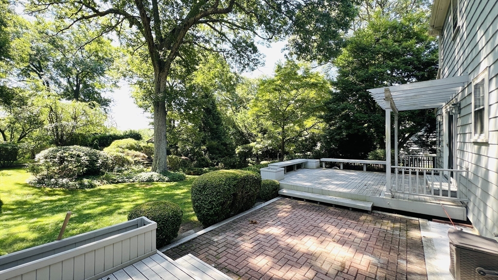 4 bed, 3 bath apartment for rent at 30 Thackeray Rd, Wellesley — photo 1 of 24