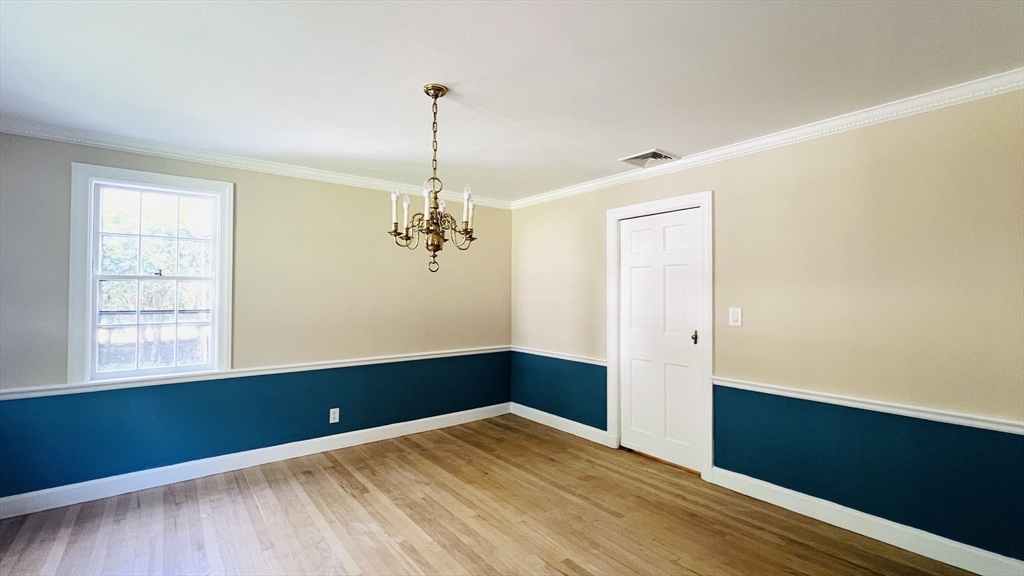 4 bed, 3 bath apartment for rent at 30 Thackeray Rd, Wellesley — photo 5 of 24