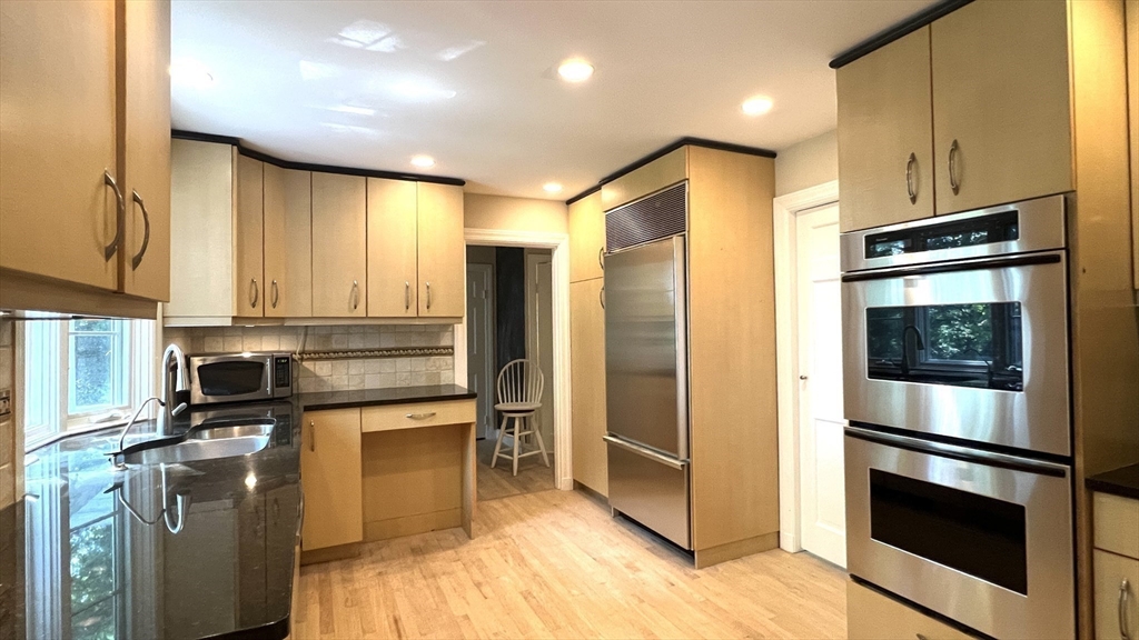 4 bed, 3 bath apartment for rent at 30 Thackeray Rd, Wellesley — photo 10 of 24