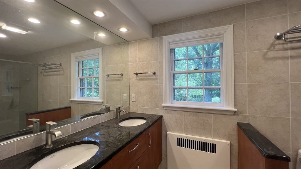 4 bed, 3 bath apartment for rent at 30 Thackeray Rd, Wellesley — photo 9 of 24