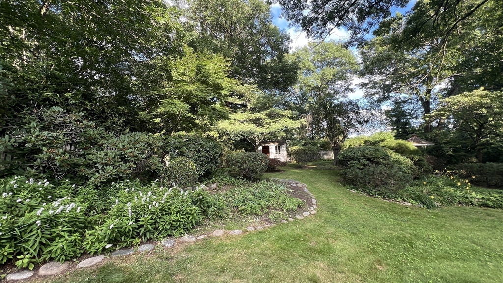 4 bed, 3 bath apartment for rent at 30 Thackeray Rd, Wellesley — photo 2 of 24