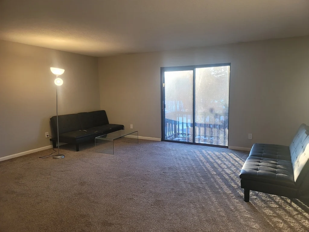 1 bed, 1 bath apartment for rent at 30 Thayer Pond Dr Unit 6, Oxford — photo 2 of 9