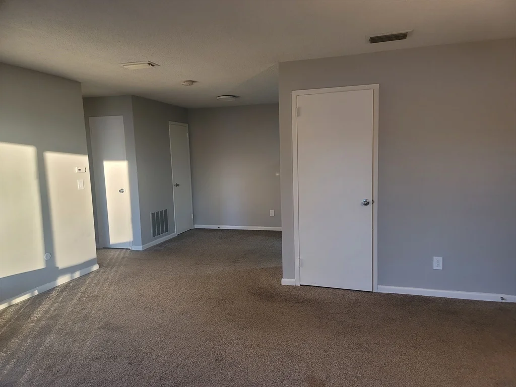 1 bed, 1 bath apartment for rent at 30 Thayer Pond Dr Unit 6, Oxford — photo 3 of 9