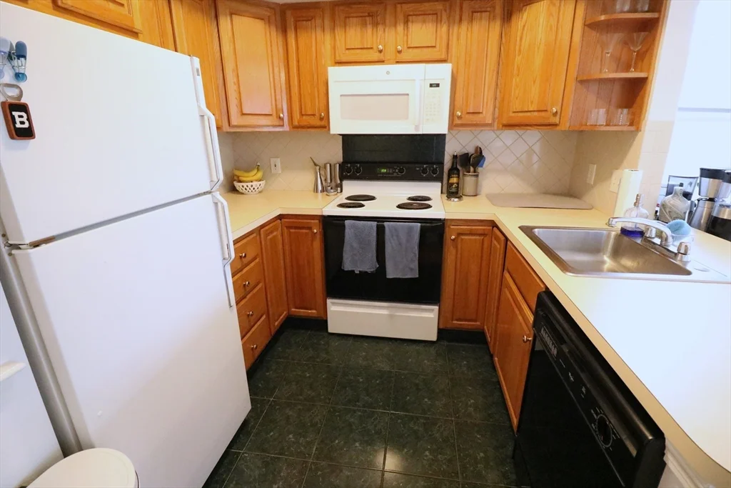 1 bed, 1 bath apartment for rent at 30 Upland Rd Unit 7, Neighborhood Nine — photo 8 of 14