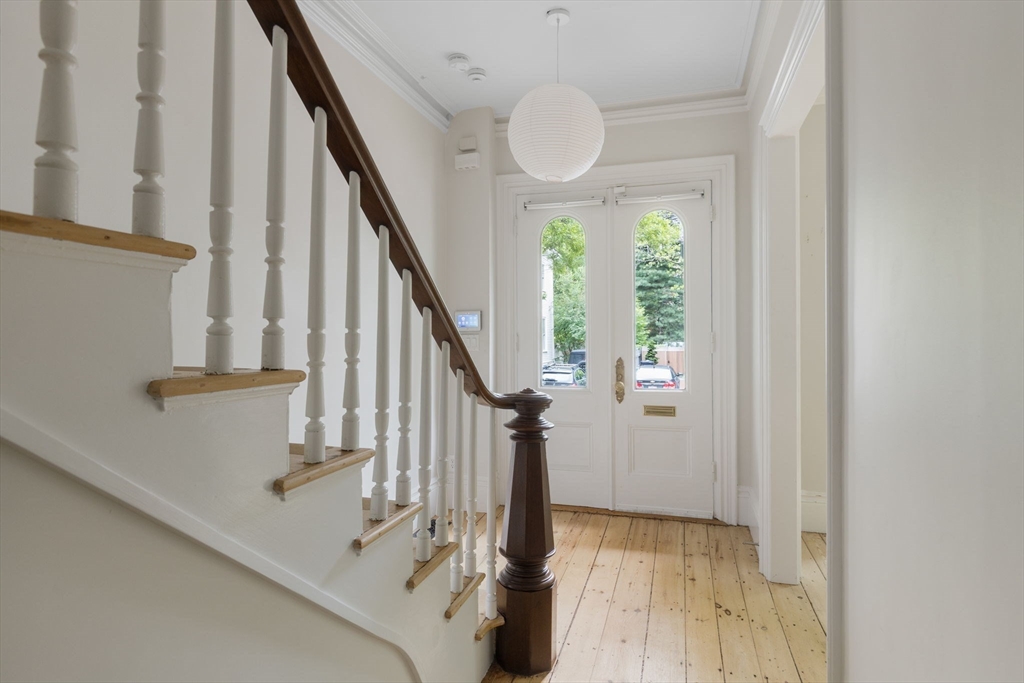 4 bed, 2 bath apartment for rent at 30 Walker St, Cambridge — photo 3 of 20