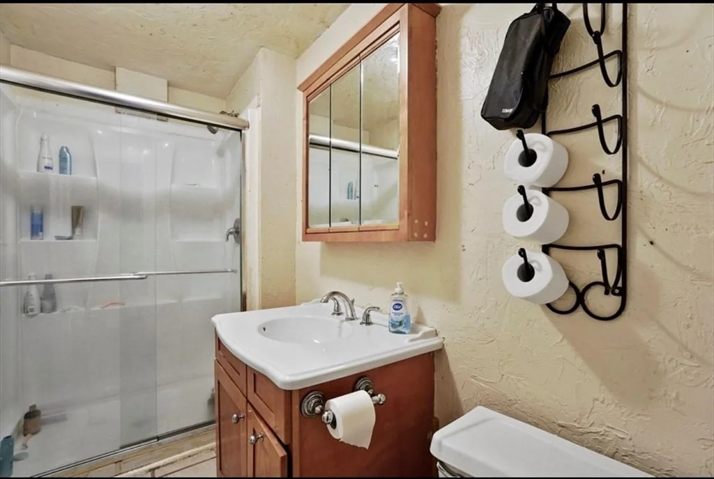 3 bed, 1 bath apartment for rent at 30 Wall St Unit 1, East Worcester — photo 6 of 10