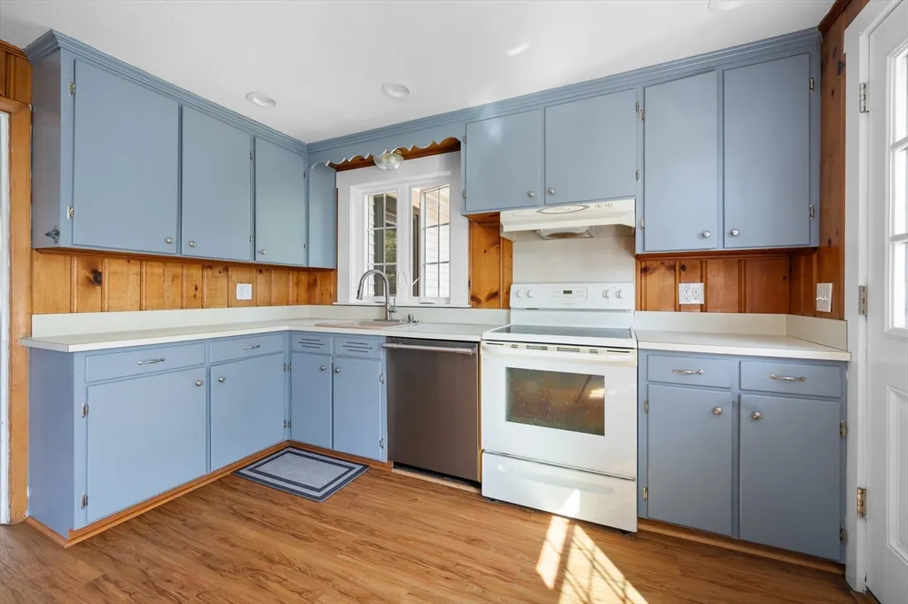 3 bed, 1 bath apartment for rent at 30 Whitney St, Milford — photo 4 of 29