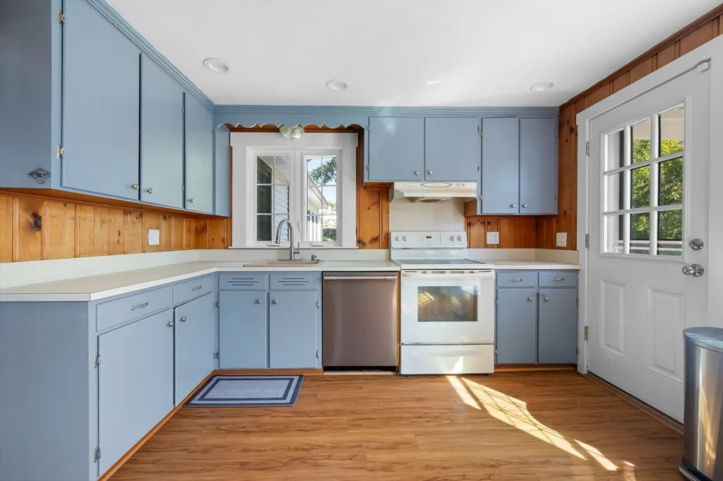 3 bed, 1 bath apartment for rent at 30 Whitney St, Milford — photo 5 of 29