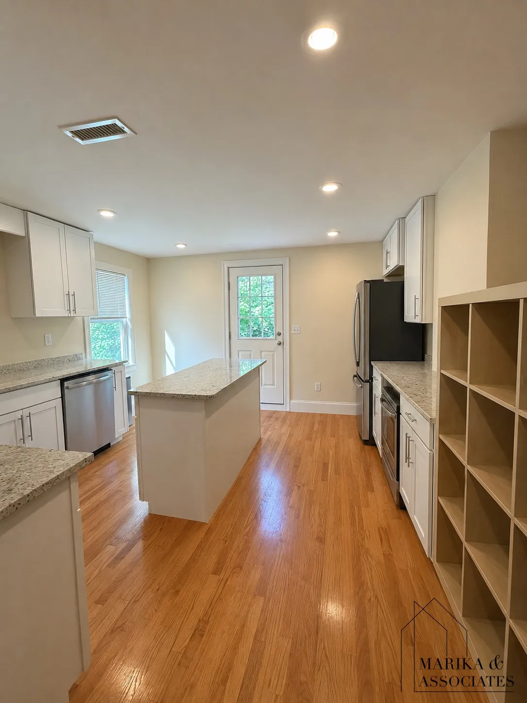 4 bed, 2 bath apartment for rent at 30 Willow St Unit 30, Newton Centre — photo 2 of 14