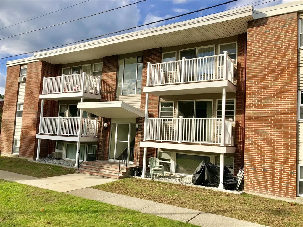 2 bed, 1 bath apartment for rent at 30 Worthen Unit B3, Chelmsford