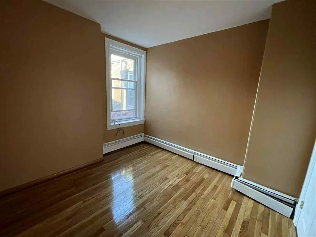 4 bed, 1.5 bath apartment for rent at 30 Worthington St Unit 3, Mission Hill — photo 5 of 7