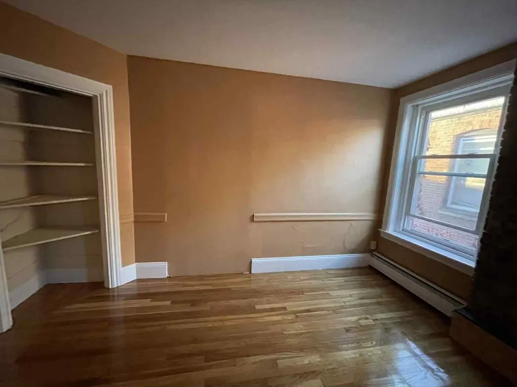 4 bed, 1.5 bath apartment for rent at 30 Worthington St Unit 3, Mission Hill — photo 2 of 7