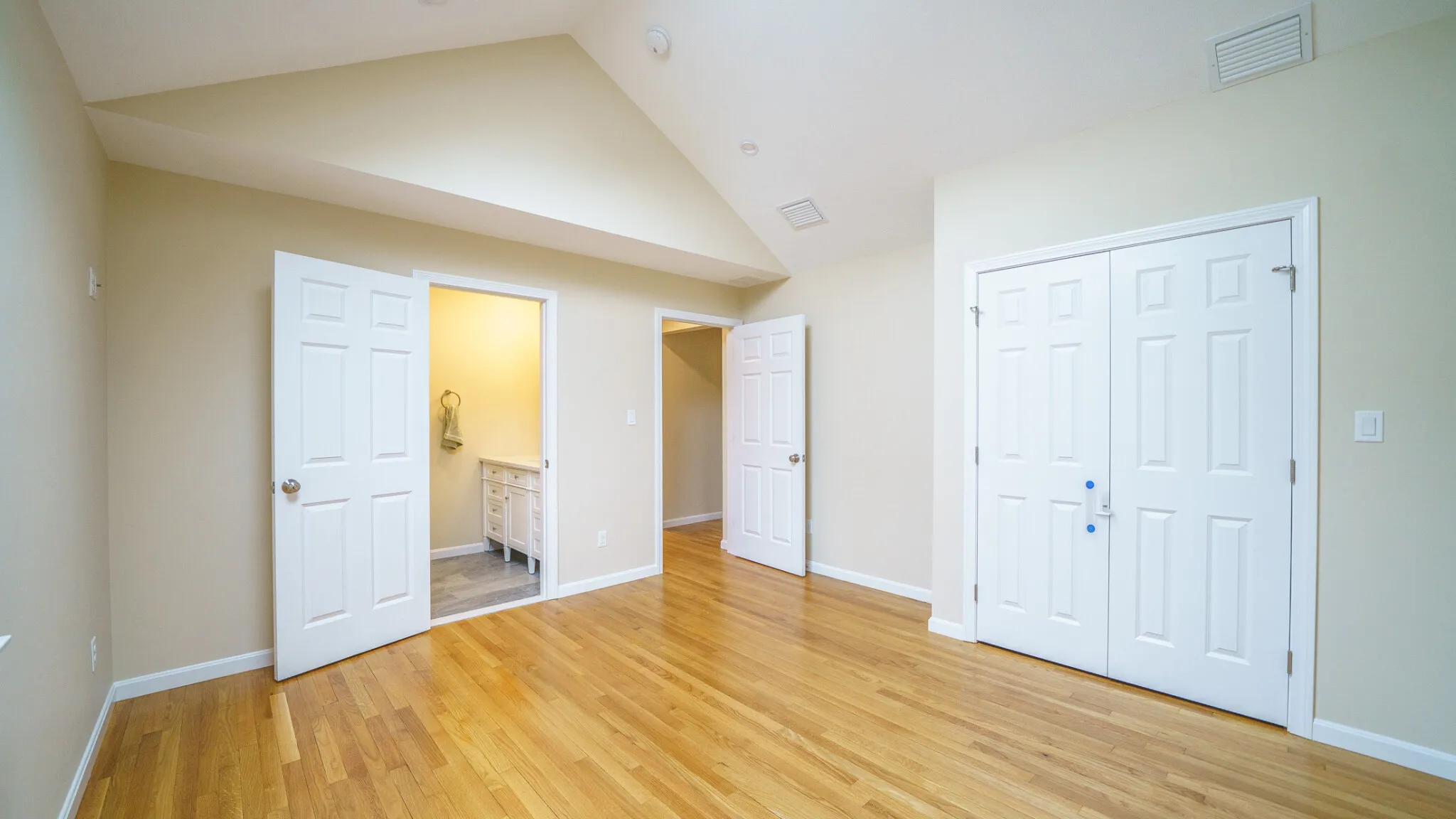 3 bed, 2.5 bath apartment for rent at 300 Adams St Unit 1, Nonantum — photo 18 of 28
