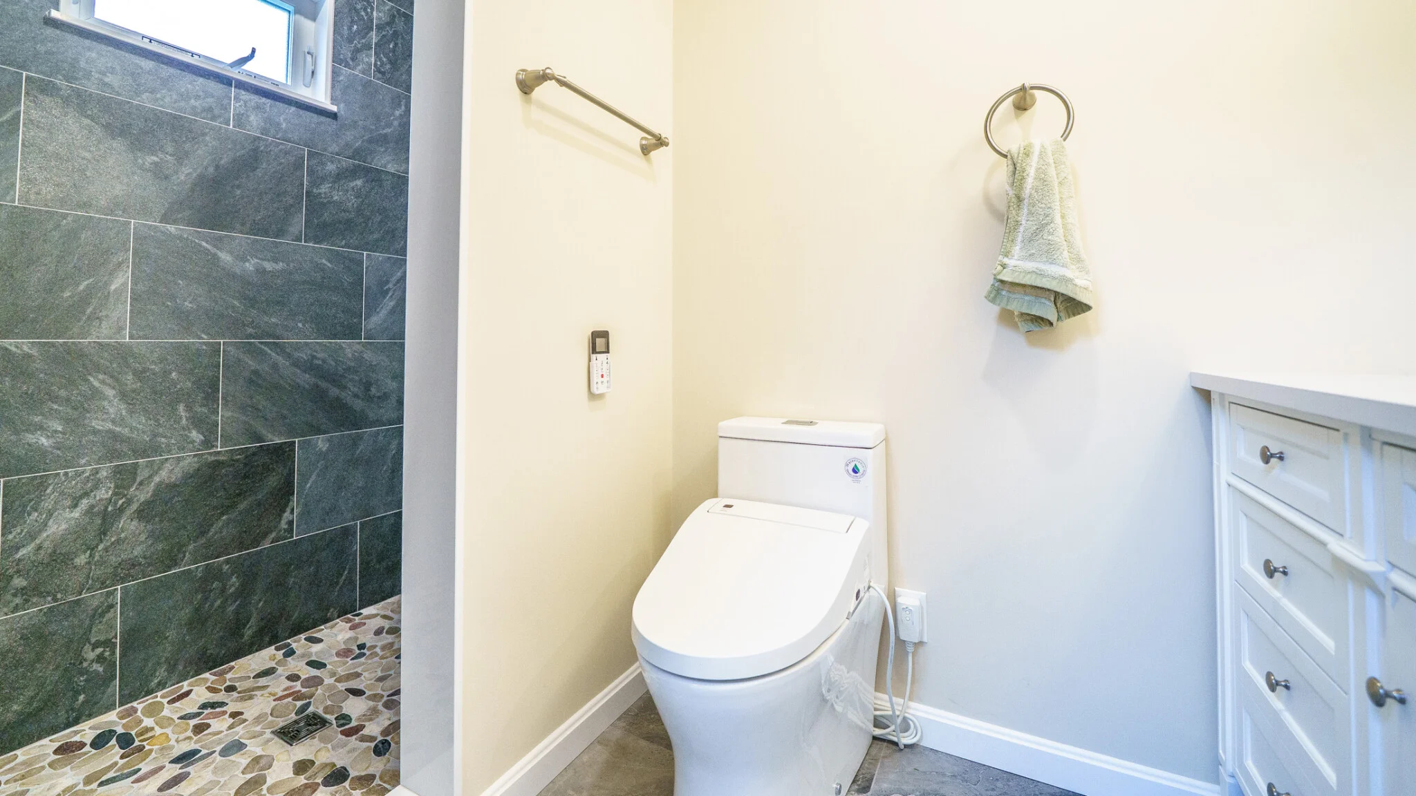 3 bed, 2.5 bath apartment for rent at 300 Adams St Unit 1, Nonantum — photo 27 of 28