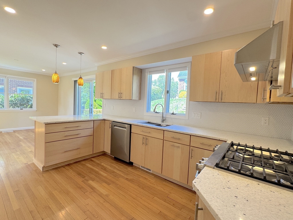 3 bed, 2 bath apartment for rent at 300 Adams St Unit 300, Newton Corner — photo 9 of 25