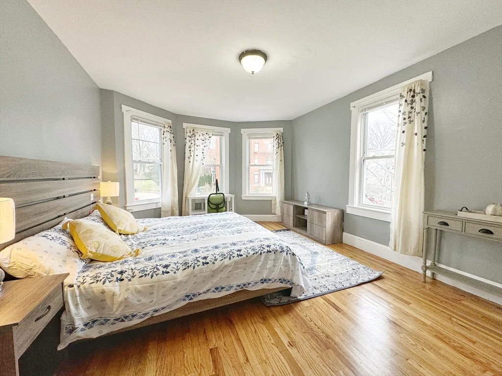 4 bed, 1 bath apartment for rent at 300 Bowdoin St Unit 2, Dorchester — photo 11 of 16