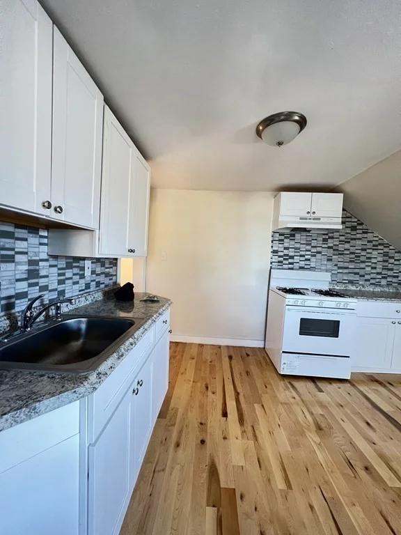 4 bed, 1 bath apartment for rent at 300 Bowdoin Unit 3, Boston — photo 2 of 13