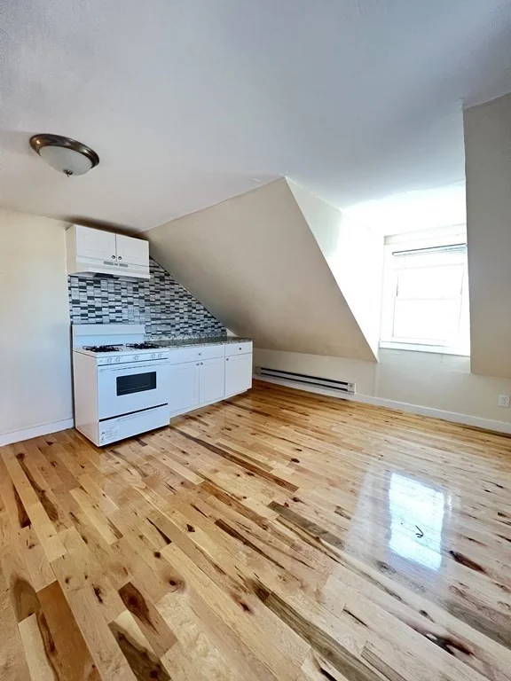 4 bed, 1 bath apartment for rent at 300 Bowdoin Unit 3, Boston — photo 3 of 13