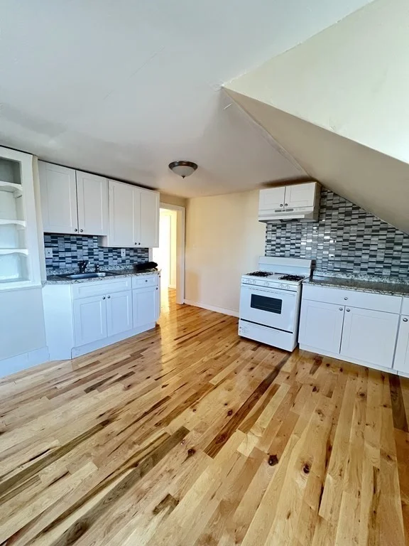 4 bed, 1 bath apartment for rent at 300 Bowdoin Unit 3, Boston — photo 1 of 13
