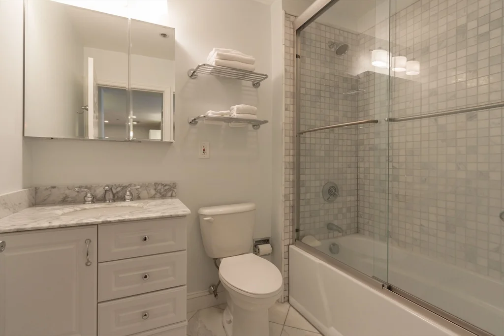 Studio bed, 1 bath apartment for rent at 300 Commercial St Unit 402, North End — photo 9 of 15