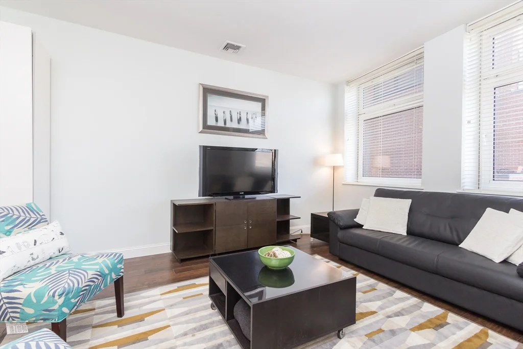 Studio bed, 1 bath apartment for rent at 300 Commercial St Unit 402, North End — photo 4 of 15