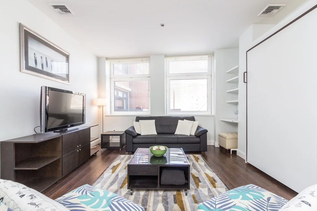 Studio bed, 1 bath apartment for rent at 300 Commercial St Unit 402, North End — photo 3 of 15