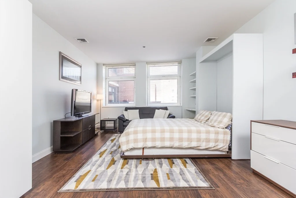 Studio bed, 1 bath apartment for rent at 300 Commercial St Unit 402, North End — photo 2 of 15