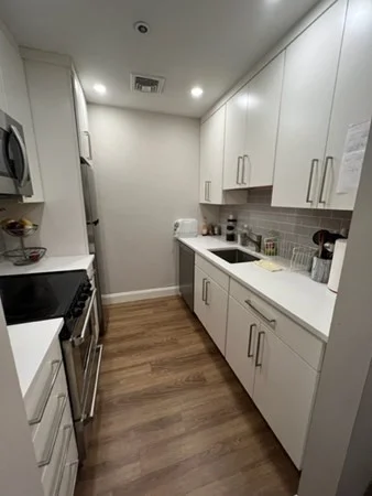 Studio bed, 1 bath apartment for rent at 300 Commercial St Unit 502, Waterfront — photo 3 of 13