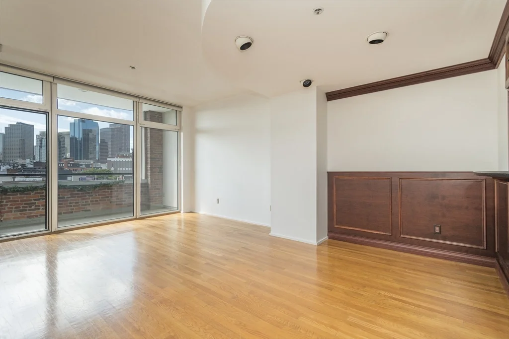 1 bed, 1 bath apartment for rent at 300 Commercial St Unit 606, North End