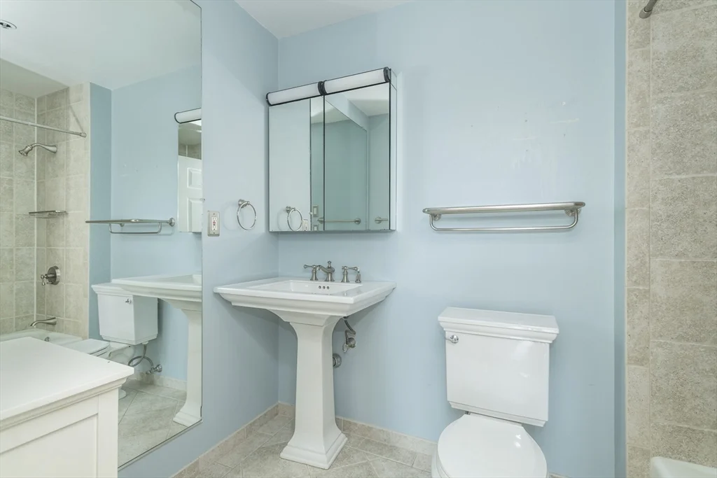 1 bed, 1 bath apartment for rent at 300 Commercial St Unit 606, North End — photo 8 of 23