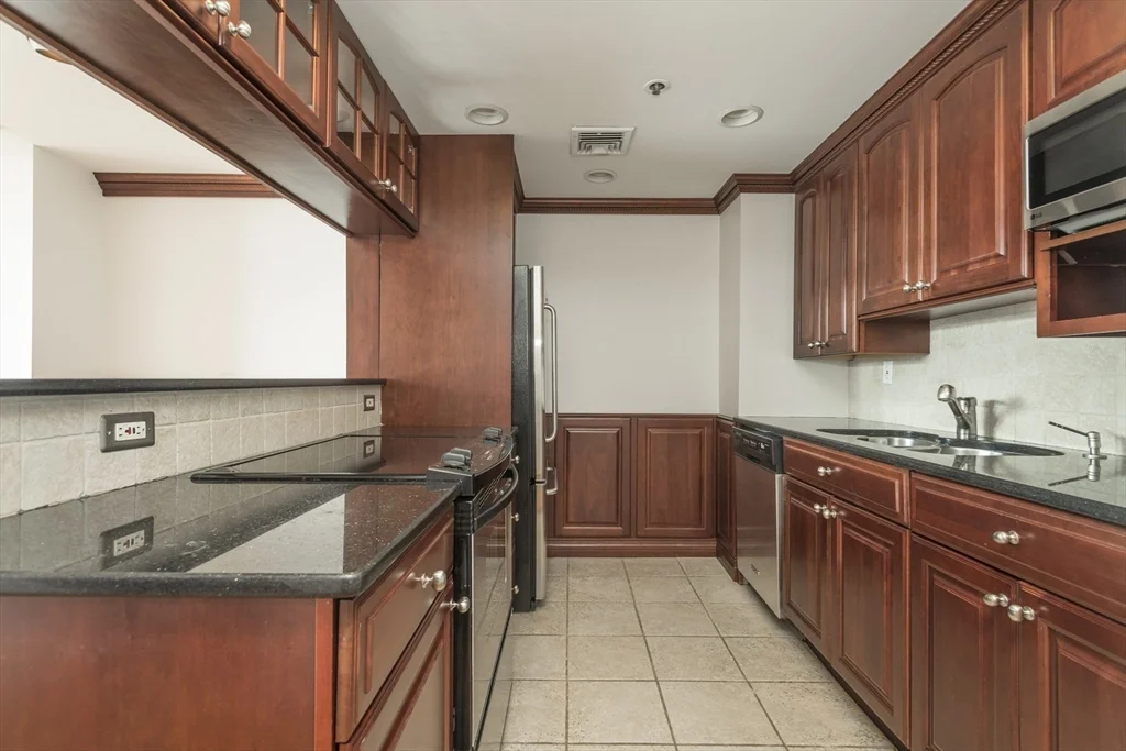 1 bed, 1 bath apartment for rent at 300 Commercial St Unit 606, North End — photo 5 of 23