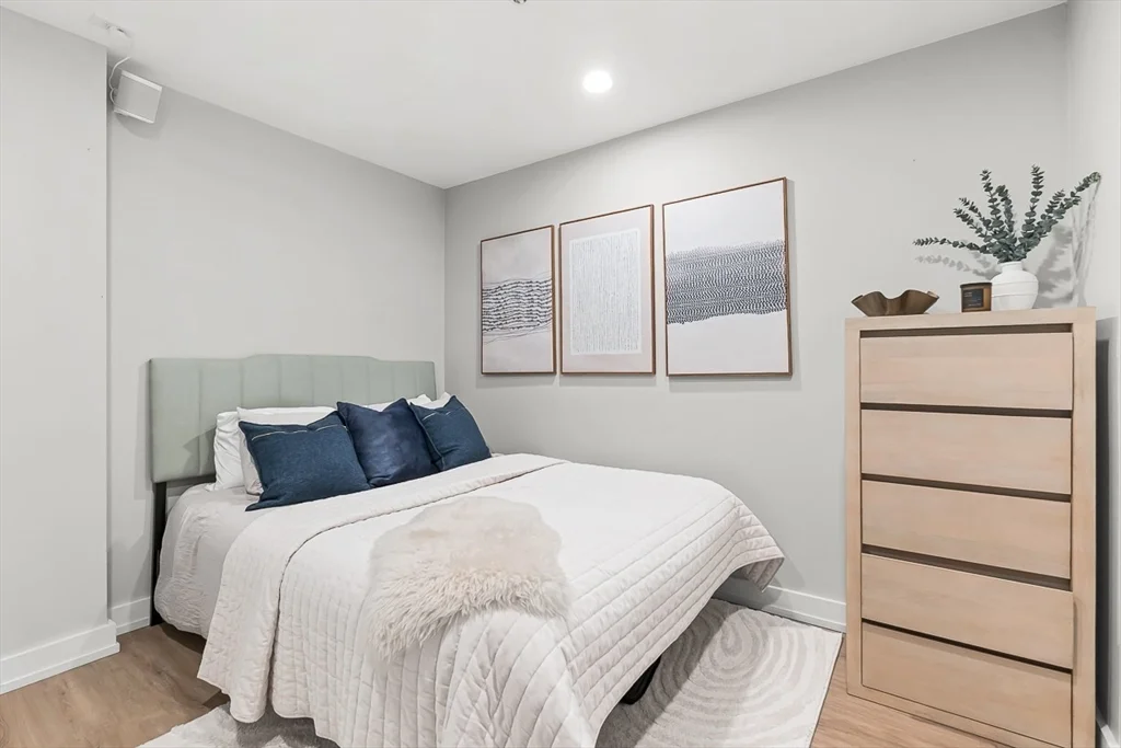 2 bed, 1 bath apartment for rent at 300 Commercial St Unit 709, Waterfront — photo 16 of 38