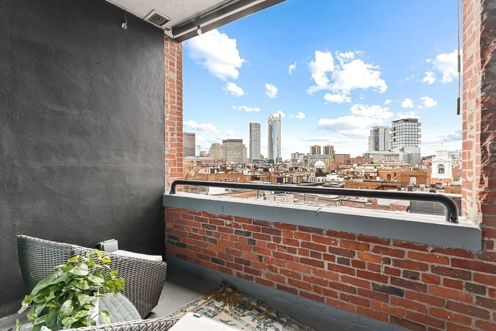 2 bed, 1 bath apartment for rent at 300 Commercial St Unit 709, Waterfront — photo 3 of 38