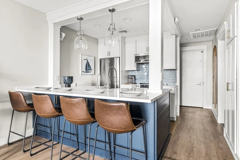 2 bed, 1 bath apartment for rent at 300 Commercial St Unit 709, Waterfront — photo 10 of 38