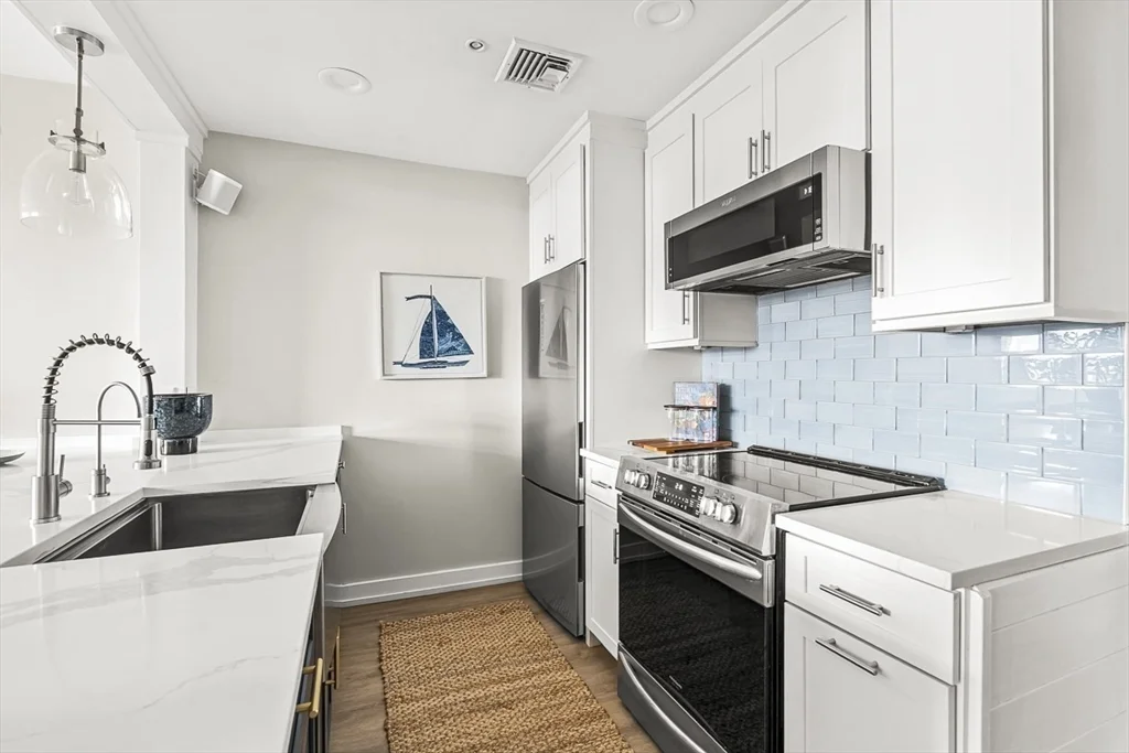 2 bed, 1 bath apartment for rent at 300 Commercial St Unit 709, Waterfront — photo 11 of 38