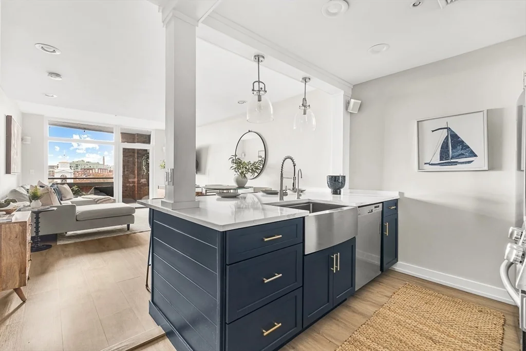 2 bed, 1 bath apartment for rent at 300 Commercial St Unit 709, Waterfront — photo 9 of 38