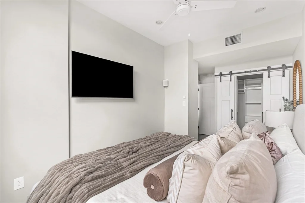 2 bed, 1 bath apartment for rent at 300 Commercial St Unit 709, Waterfront — photo 14 of 38