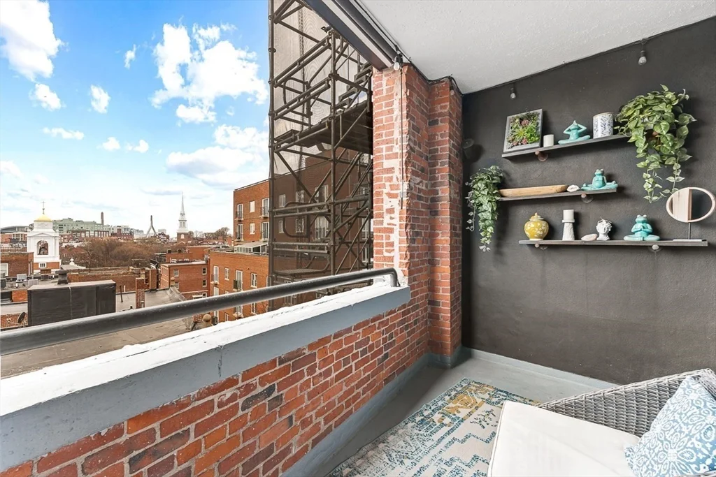 2 bed, 1 bath apartment for rent at 300 Commercial St Unit 709, Waterfront — photo 4 of 38