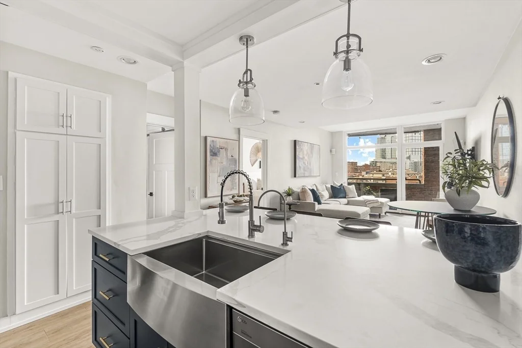 2 bed, 1 bath apartment for rent at 300 Commercial St Unit 709, Waterfront — photo 12 of 38