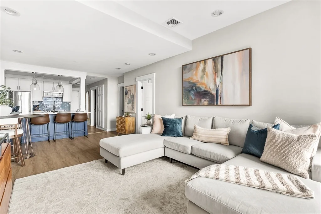 2 bed, 1 bath apartment for rent at 300 Commercial St Unit 709, Waterfront — photo 8 of 38
