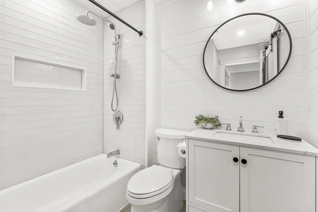 2 bed, 1 bath apartment for rent at 300 Commercial St Unit 709, Waterfront — photo 19 of 38
