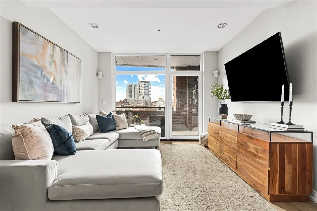 2 bed, 1 bath apartment for rent at 300 Commercial St Unit 709, Waterfront — photo 5 of 38