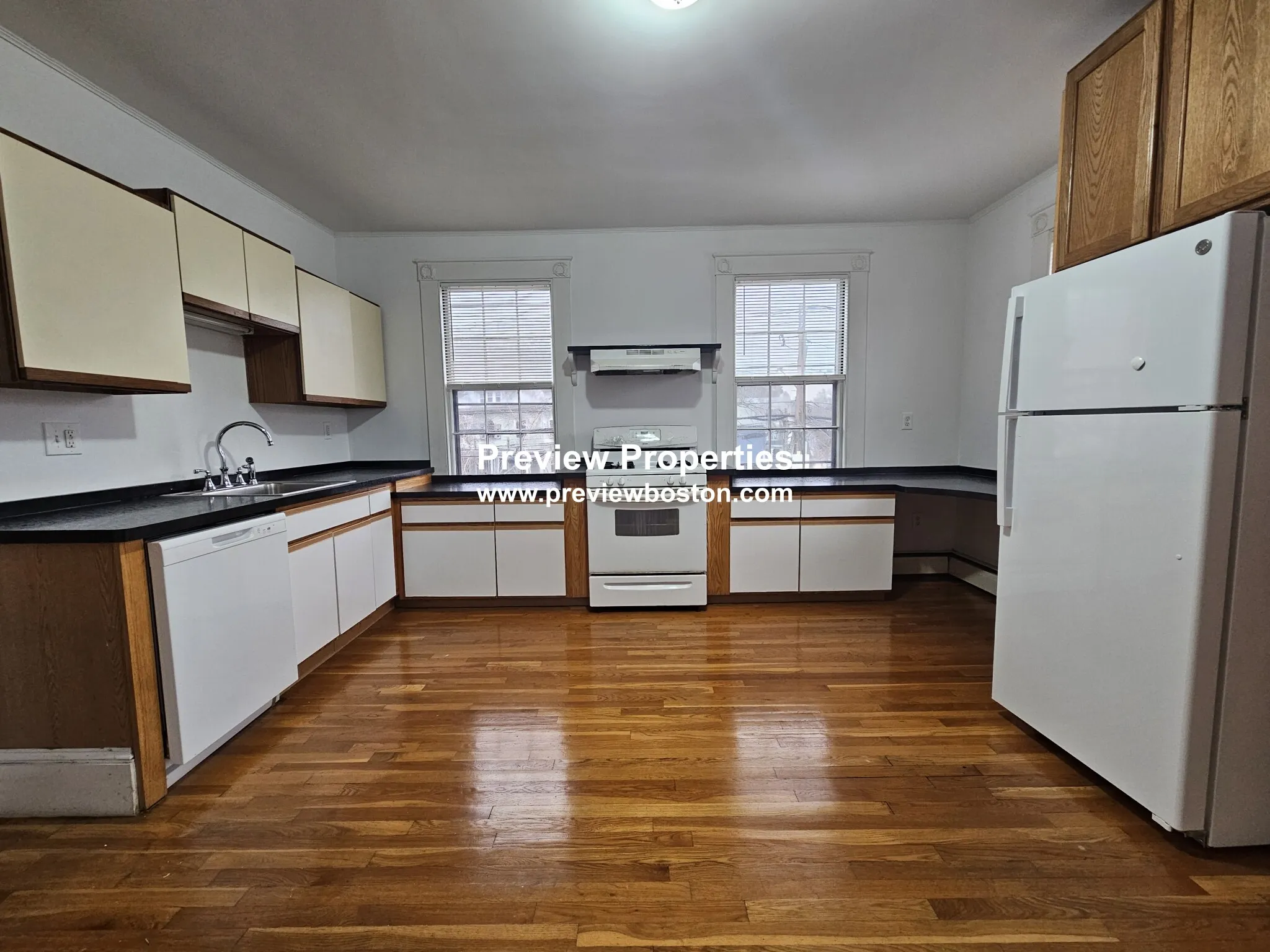 4 bed, 2 bath apartment for rent at 300 Faneuil St Unit 2, Oak Square — photo 11 of 14