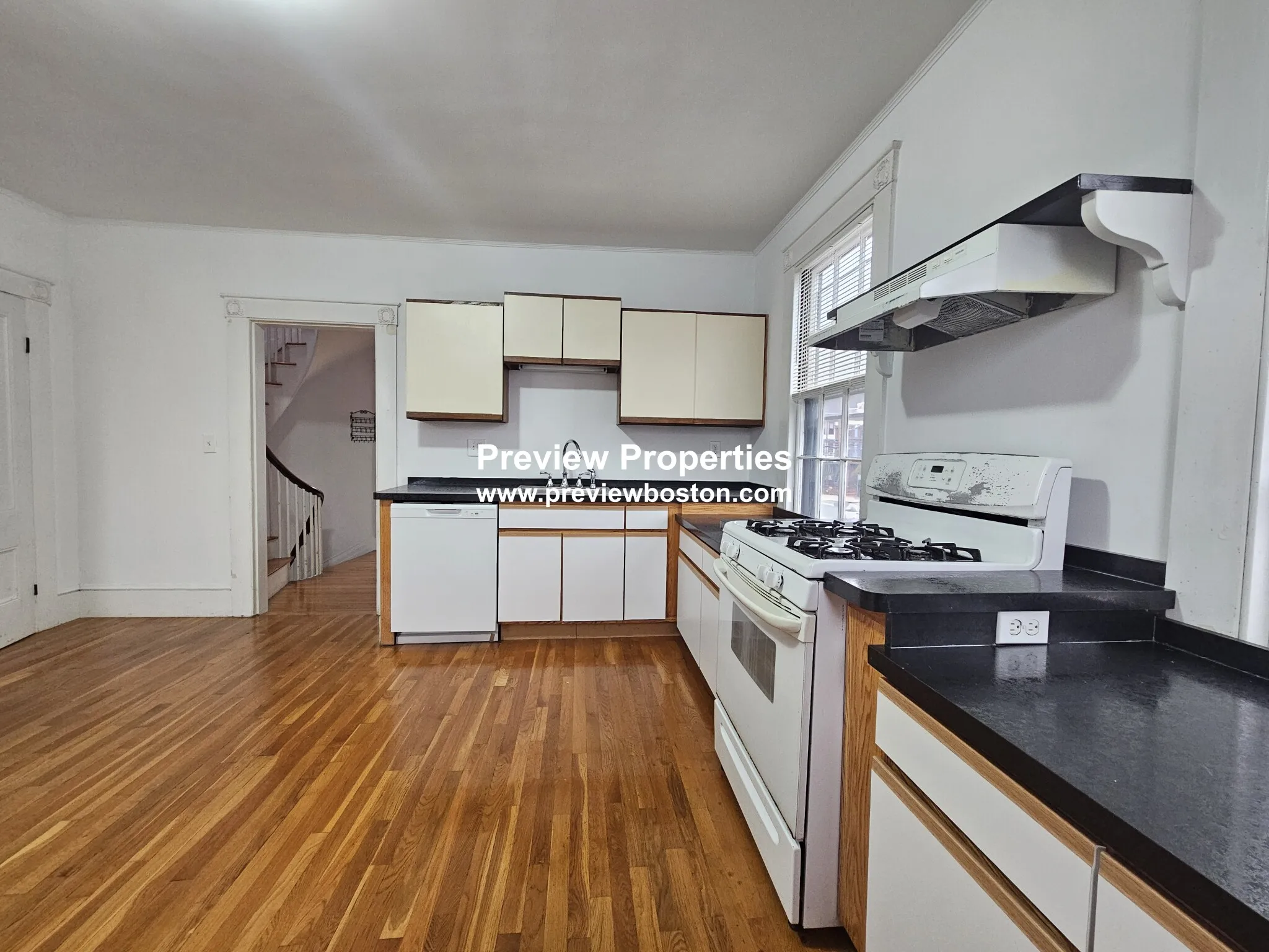 4 bed, 2 bath apartment for rent at 300 Faneuil St Unit 2, Oak Square — photo 10 of 14