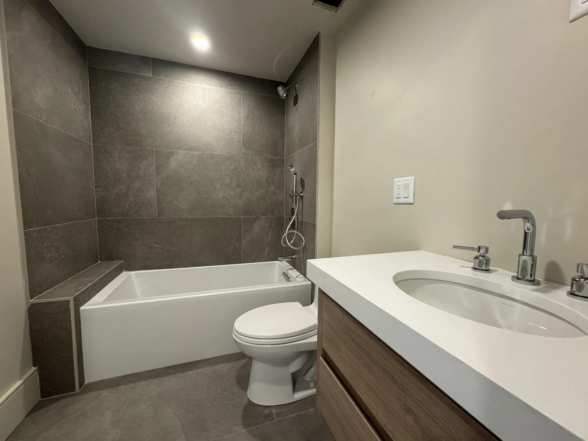 1 bed, 1 bath apartment for rent at 300 Franklin St Unit 2, Riverside — photo 12 of 26